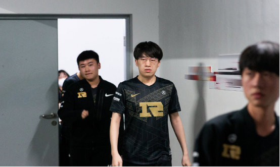 与战术为轴 与战术为轴